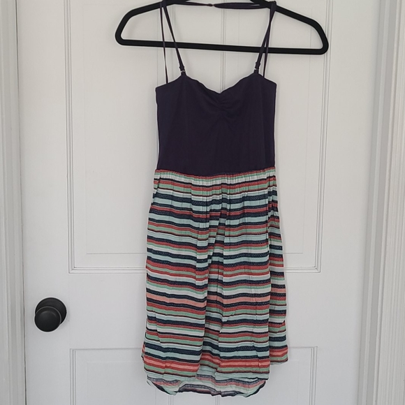 Roxy - Picture 2 of 6